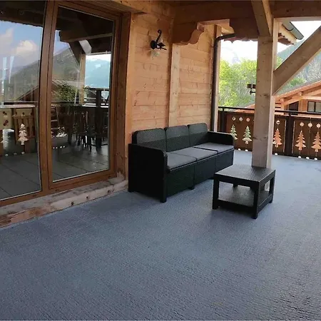 La Roseraie Chalet *